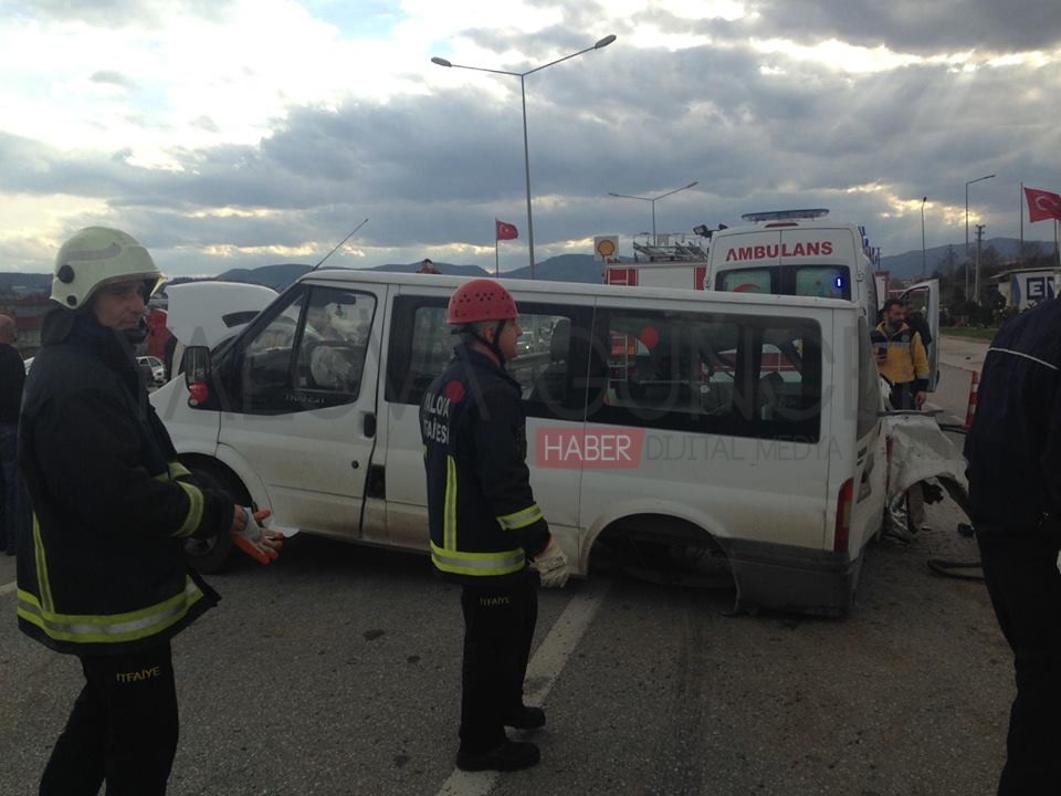 Freni Boşalan Kepçe Minibüsü Biçti