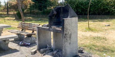 Yalova'da Taş Barbeküler Vandalların Hedefi Oldu