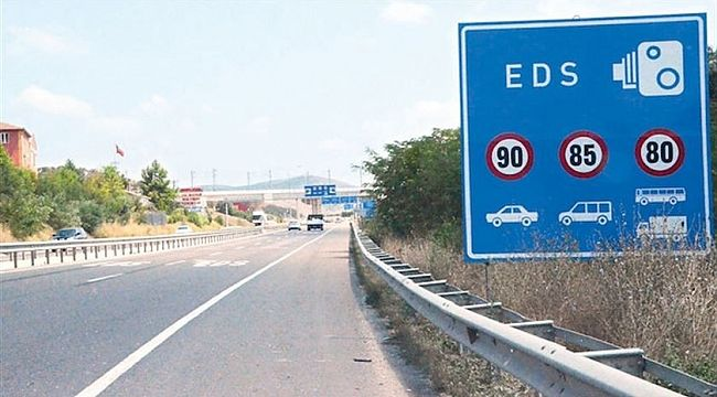 Trafikte Hız Kontrolü: Radar Uyarı Tabelalarının Önemi